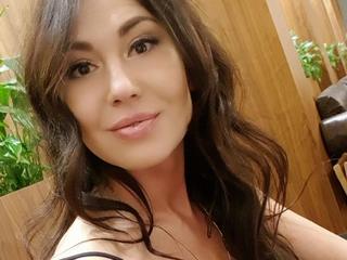 JulianaGold33 live cam